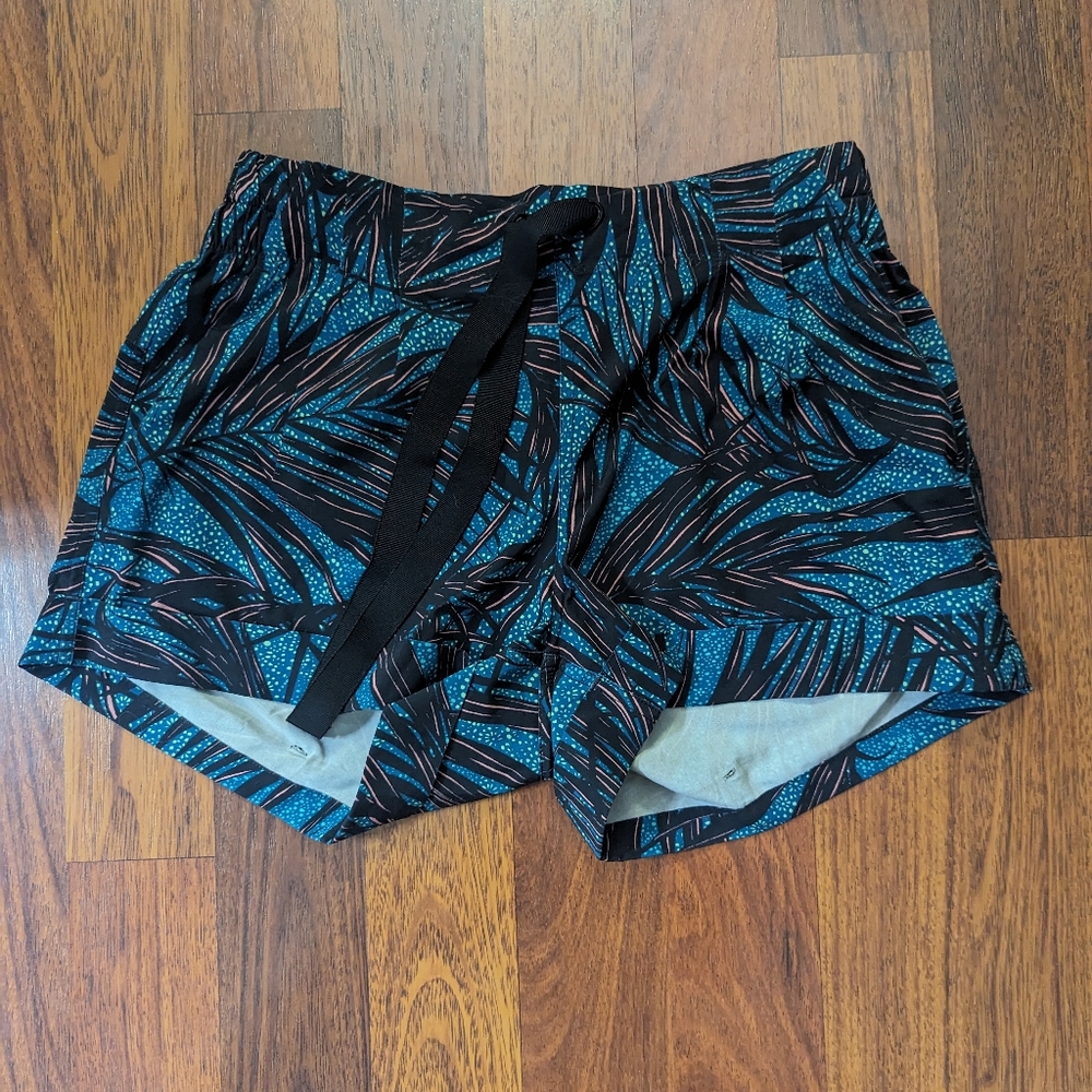 Lululemon spring break away short